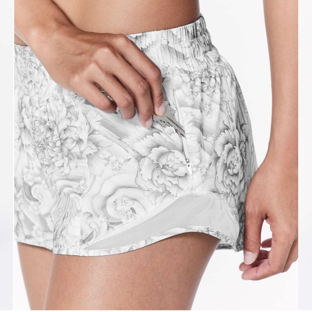 Lululemon Hotty Hot Short, Mini Twine White Multi / White, Size 8